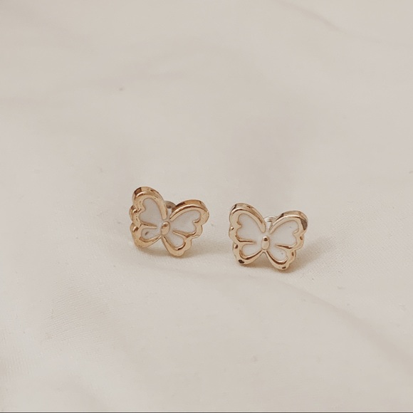 n e w | white butterfly earrings ✨🤍 - Picture 3 of 4